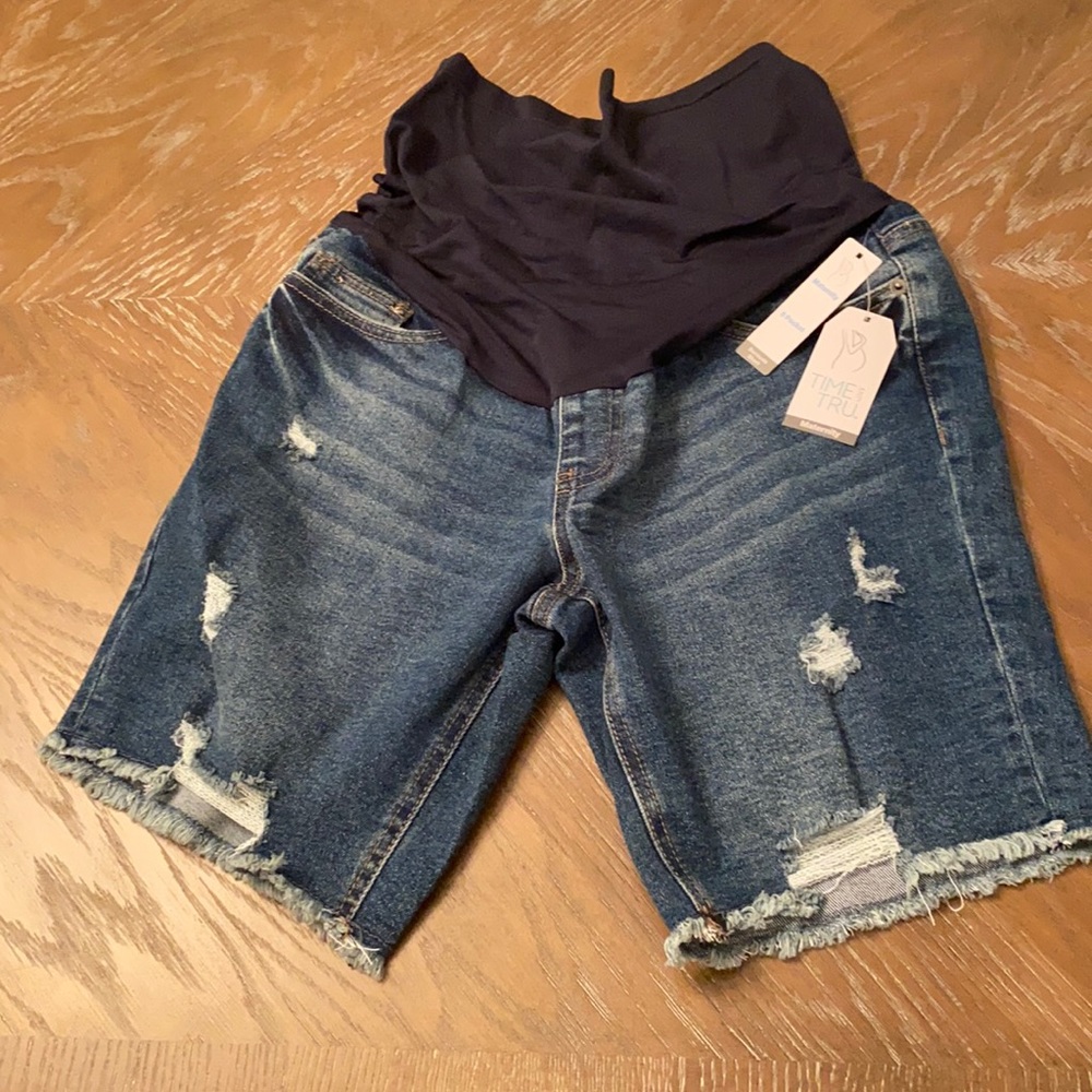 NWT maternity shorts